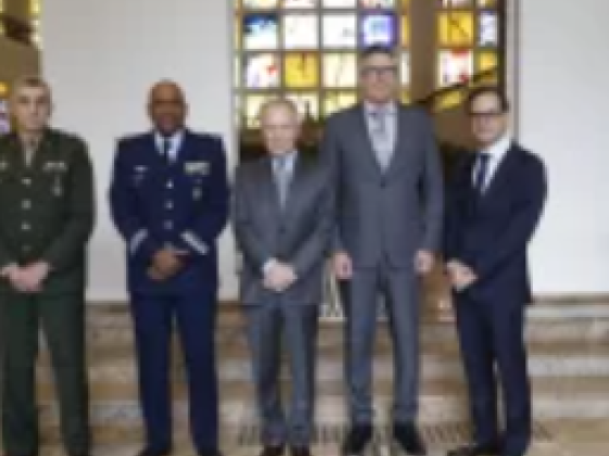 Personalidades recebem medalha de honra ao mérito jurídico
